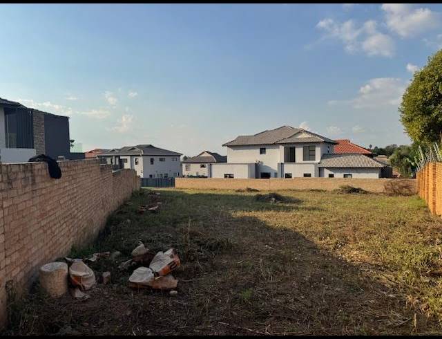 LAND FOR SALE IN RUIMSIG COUNTRY ESTATE